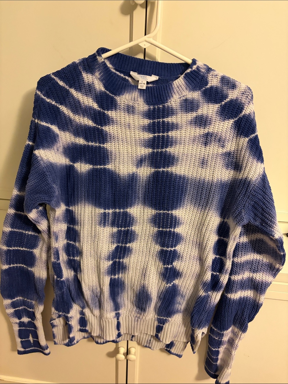 Time and Tru Men’s Blue and White Tie-Dye Crewneck Sweater